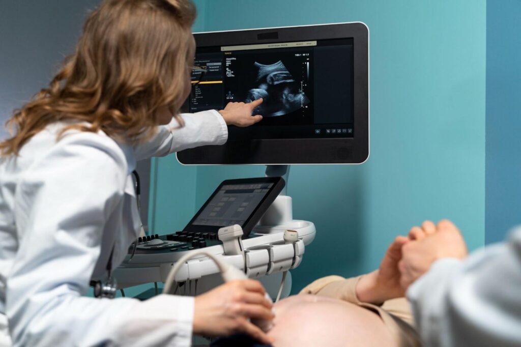 Best gynaecologist in Pune for normal delivery
